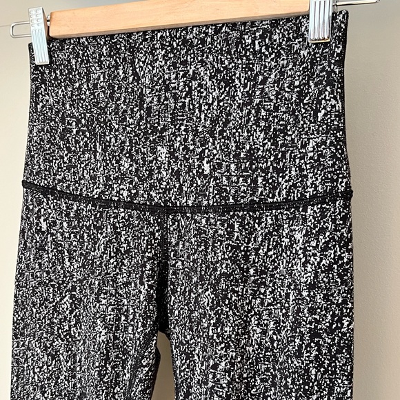 Lululemon EUC Wunder Under Pant (Hi-Rise)
Luon Suited Jacquard Black White - Picture 4 of 14